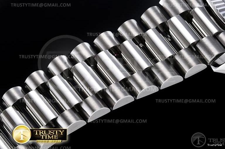 0726 Versatile RDD0220H – DayDate 36mm 701